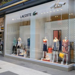 LACOSTE – construcción de locales de moda – IDA Construcciones comerciales